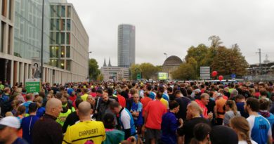 Erfahrungsbericht: 21.1 km – Halbmarathon beim Köln Marathon Startbereich beim Kölner Halbmarathon 2018