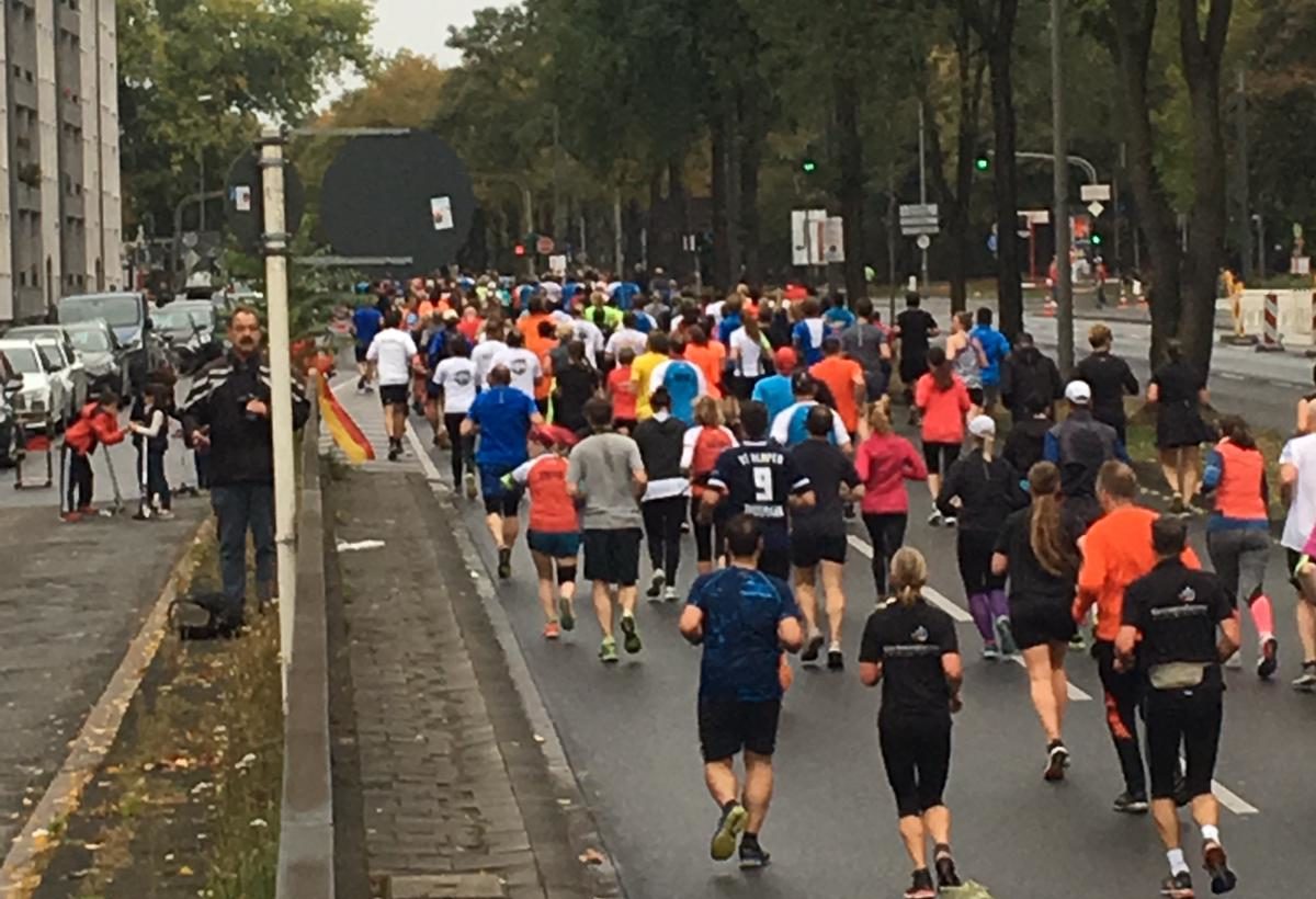Rheinenergie Halbmarathon Köln 2018 Läufer Unitunnel